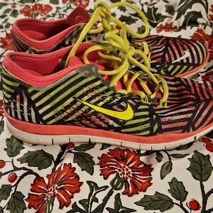 Nike Women's Striped Red and Yellow Sneakers